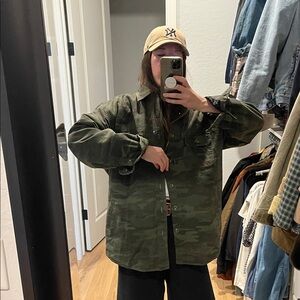 Men’s size large outdoor life Camouflage Green Jacket fleece lined